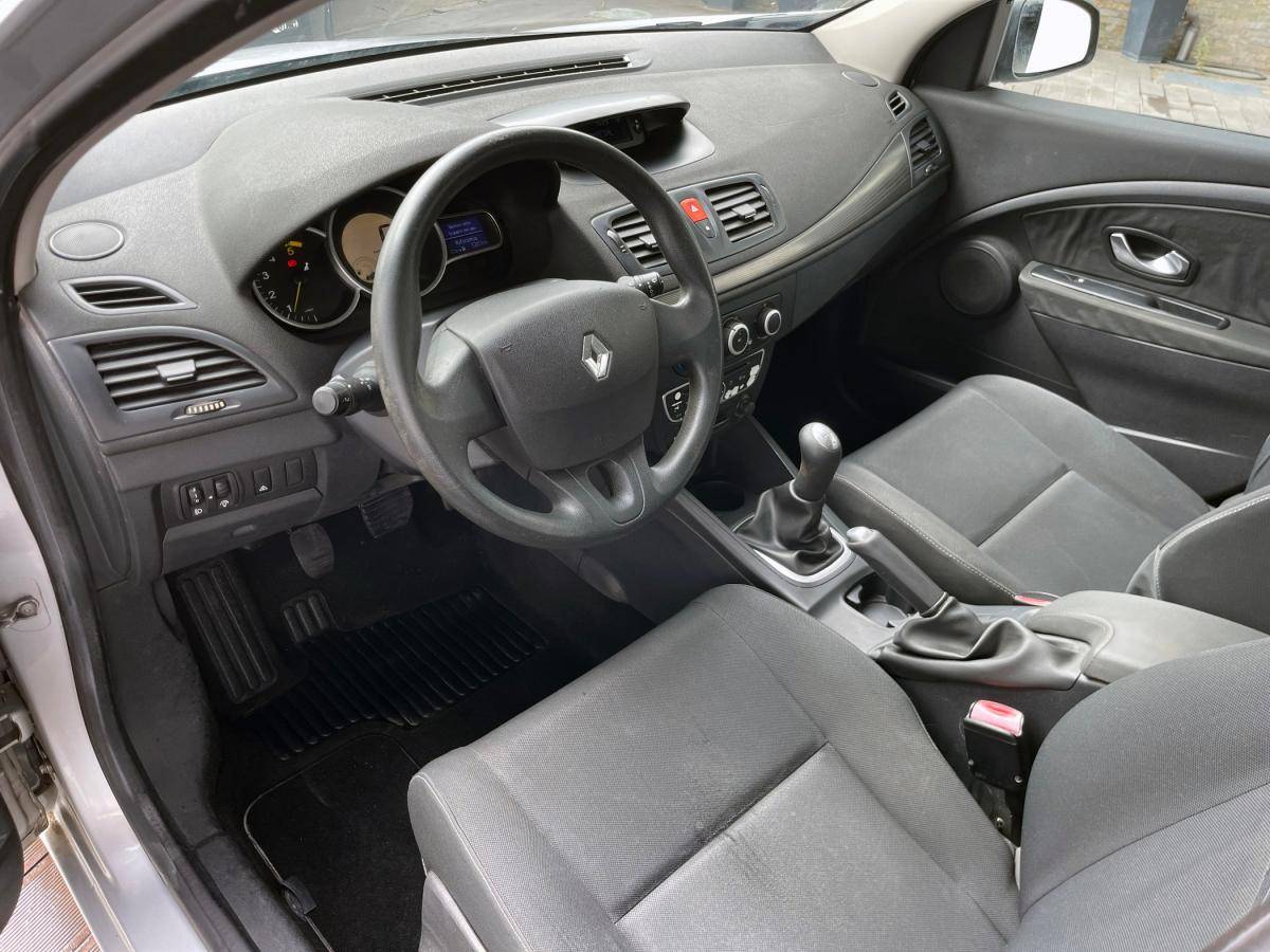 renault-megane-sport-tourer-2010-diesel-1461cc