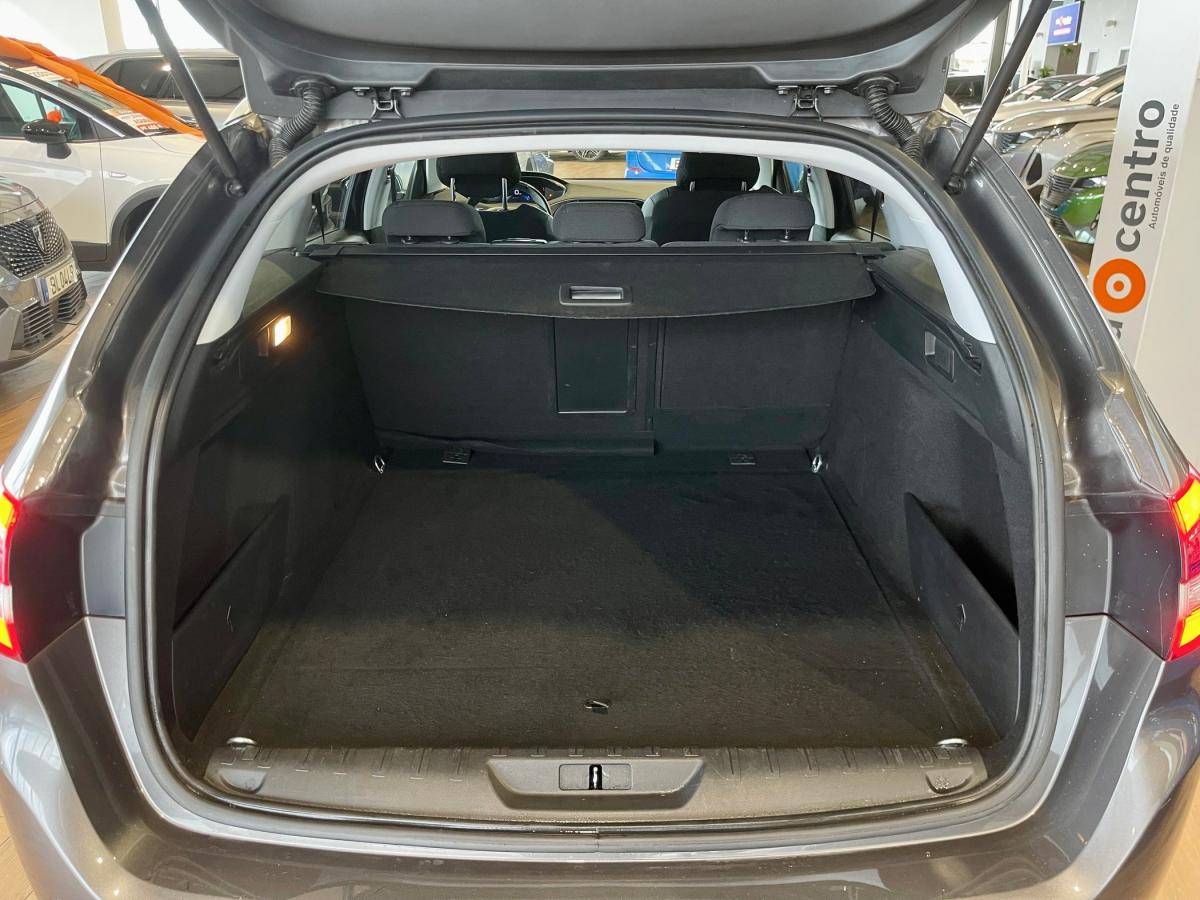 peugeot-308-sw-2021-gasolina-1199cc