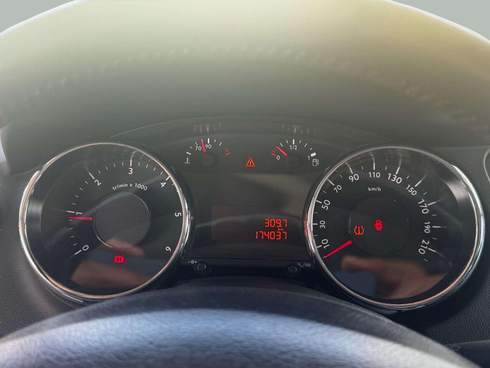 peugeot-5008-2014-diesel-1560cc