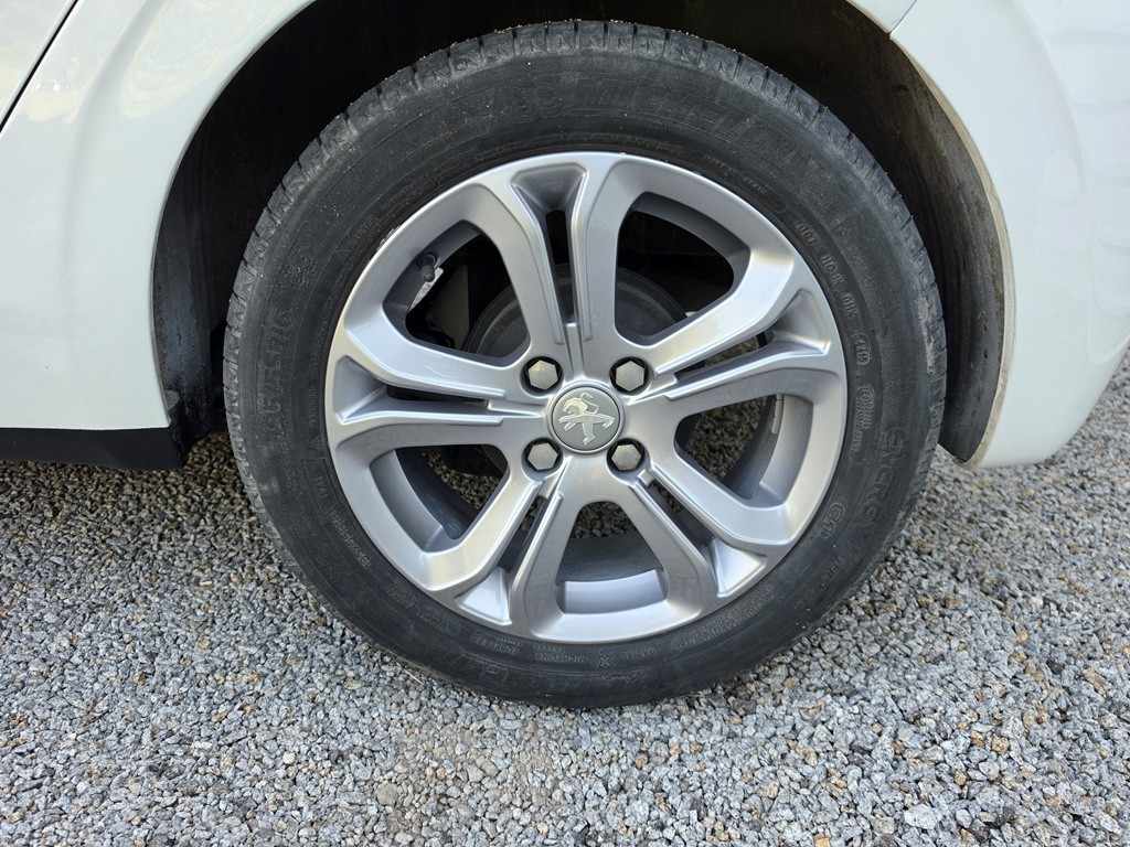 peugeot-208-2016-gasolina-1199cc