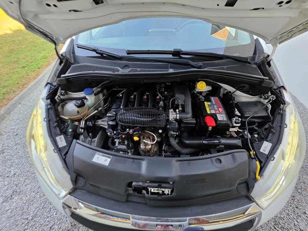 peugeot-208-2016-gasolina-1199cc