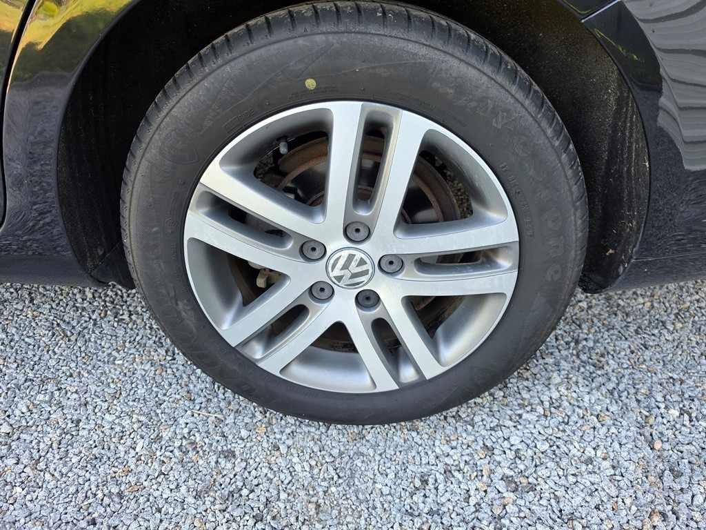 volkswagen-golf-variant-2010-diesel-1598cc