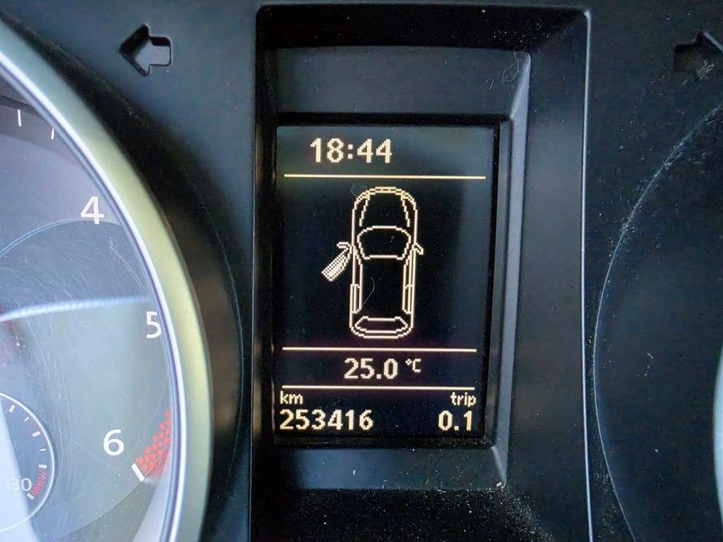volkswagen-golf-variant-2010-diesel-1598cc