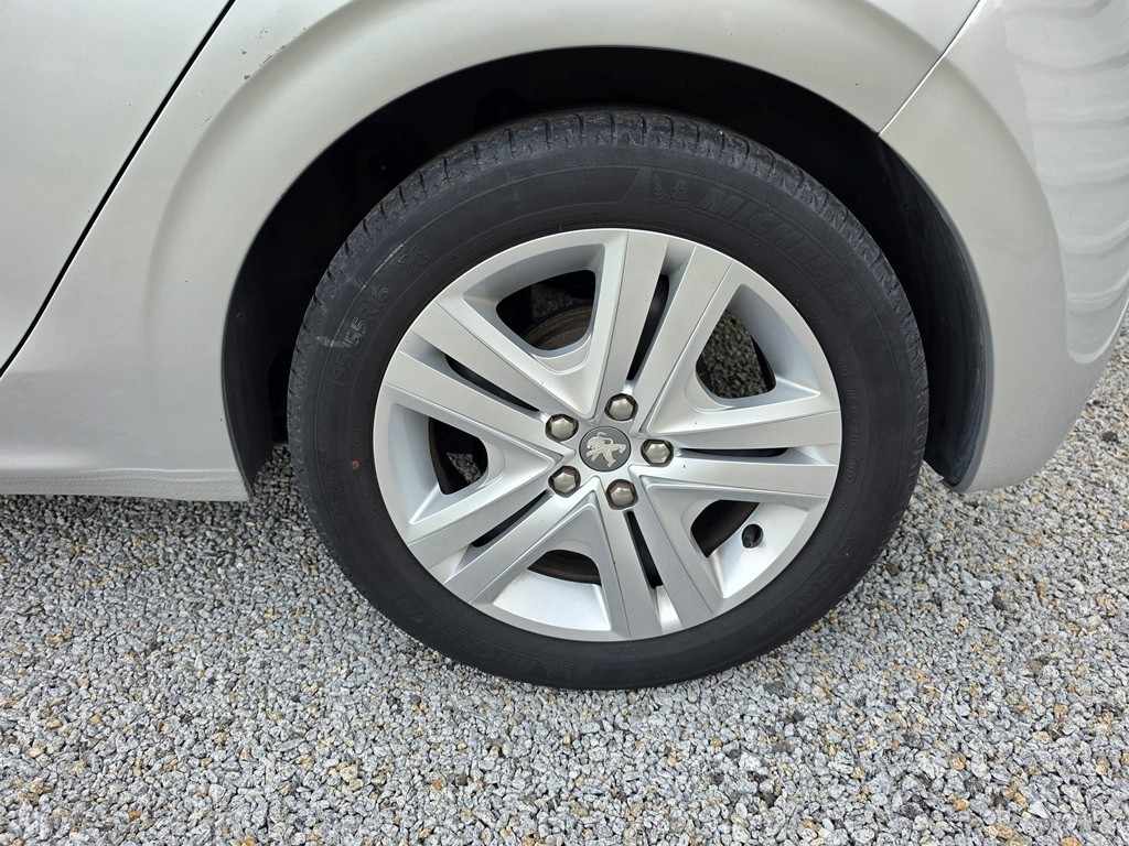 peugeot-208-2017-gasolina-1199cc