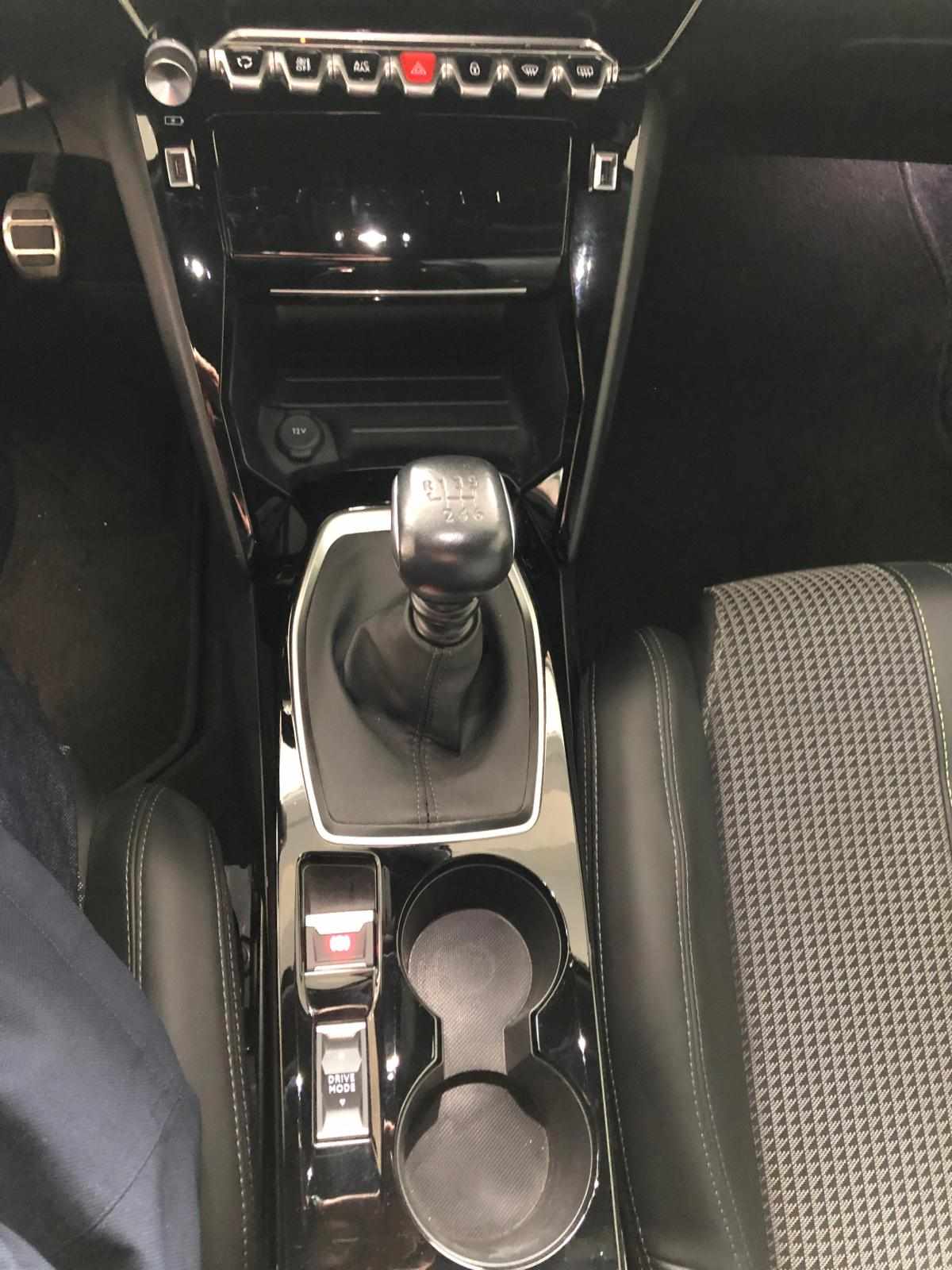 peugeot-2008-1-2-puretech-2023-gasolina-1199cc