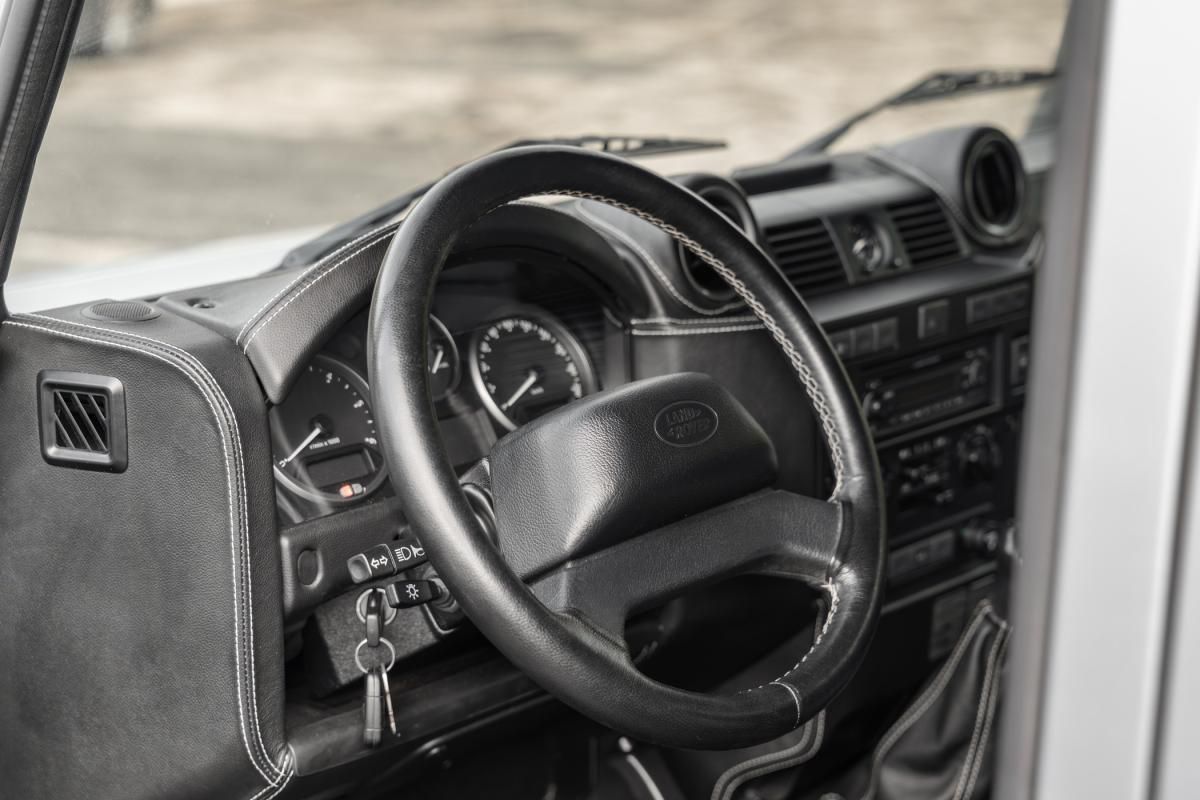 land-rover-defender-2013-diesel-2198cc