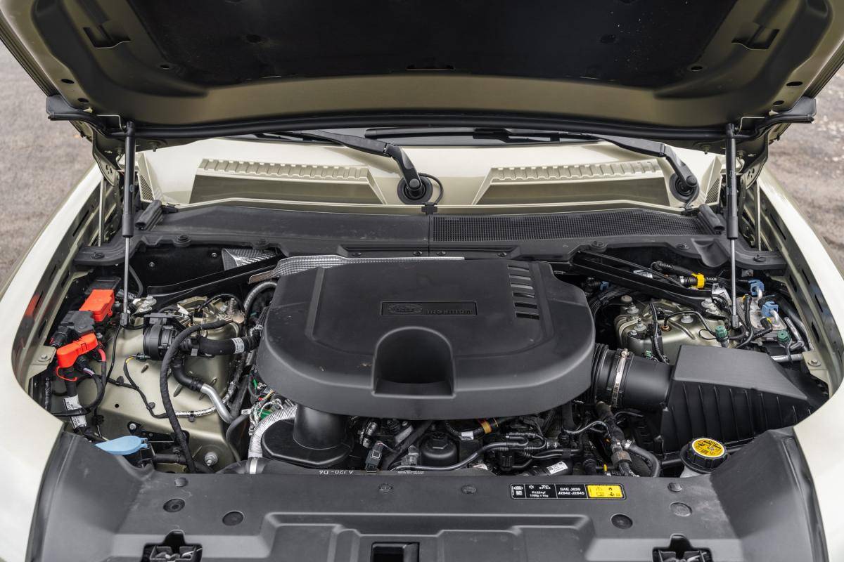 land-rover-defender-2024-diesel-2997cc