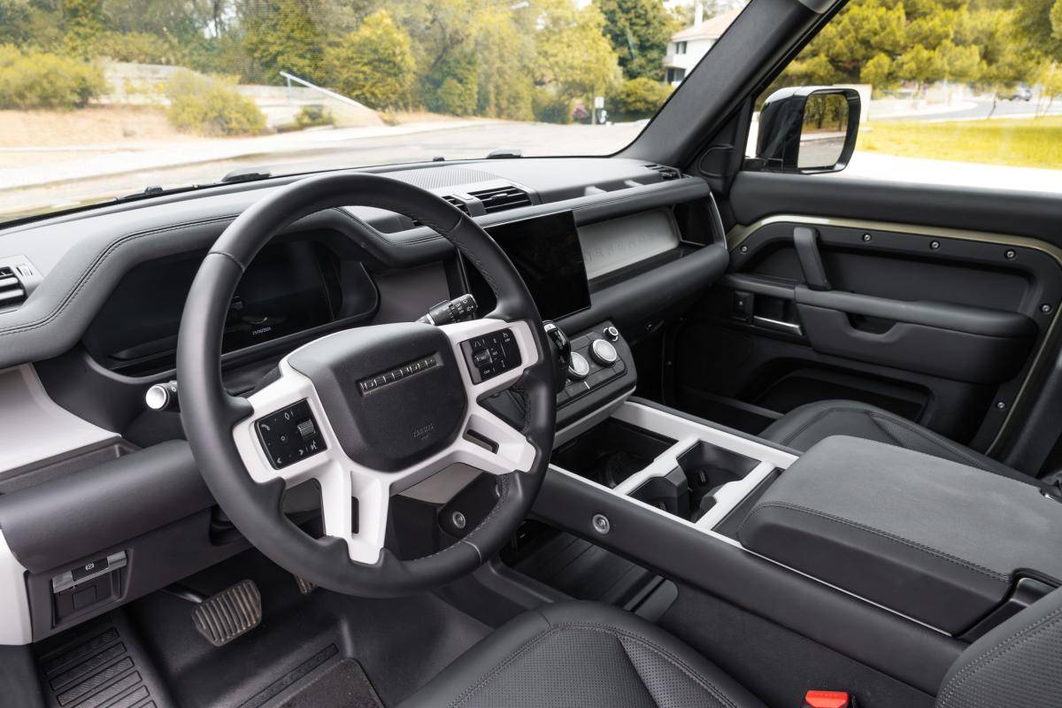 land-rover-defender-2024-diesel-2997cc