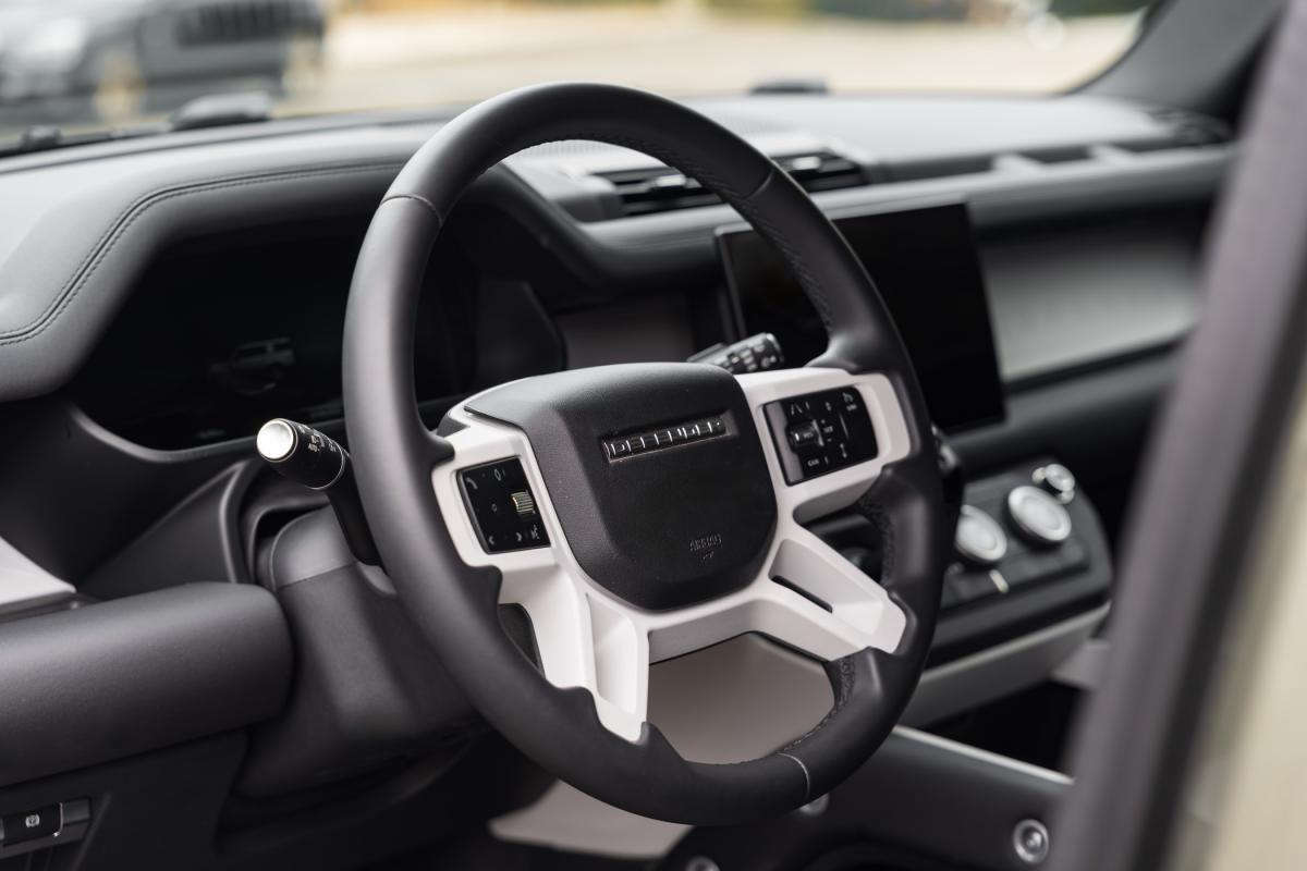 land-rover-defender-2024-diesel-2997cc