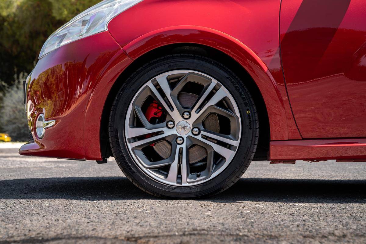 peugeot-208-2013-gasolina-1598cc