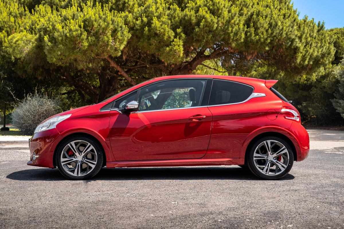 peugeot-208-2013-gasolina-1598cc