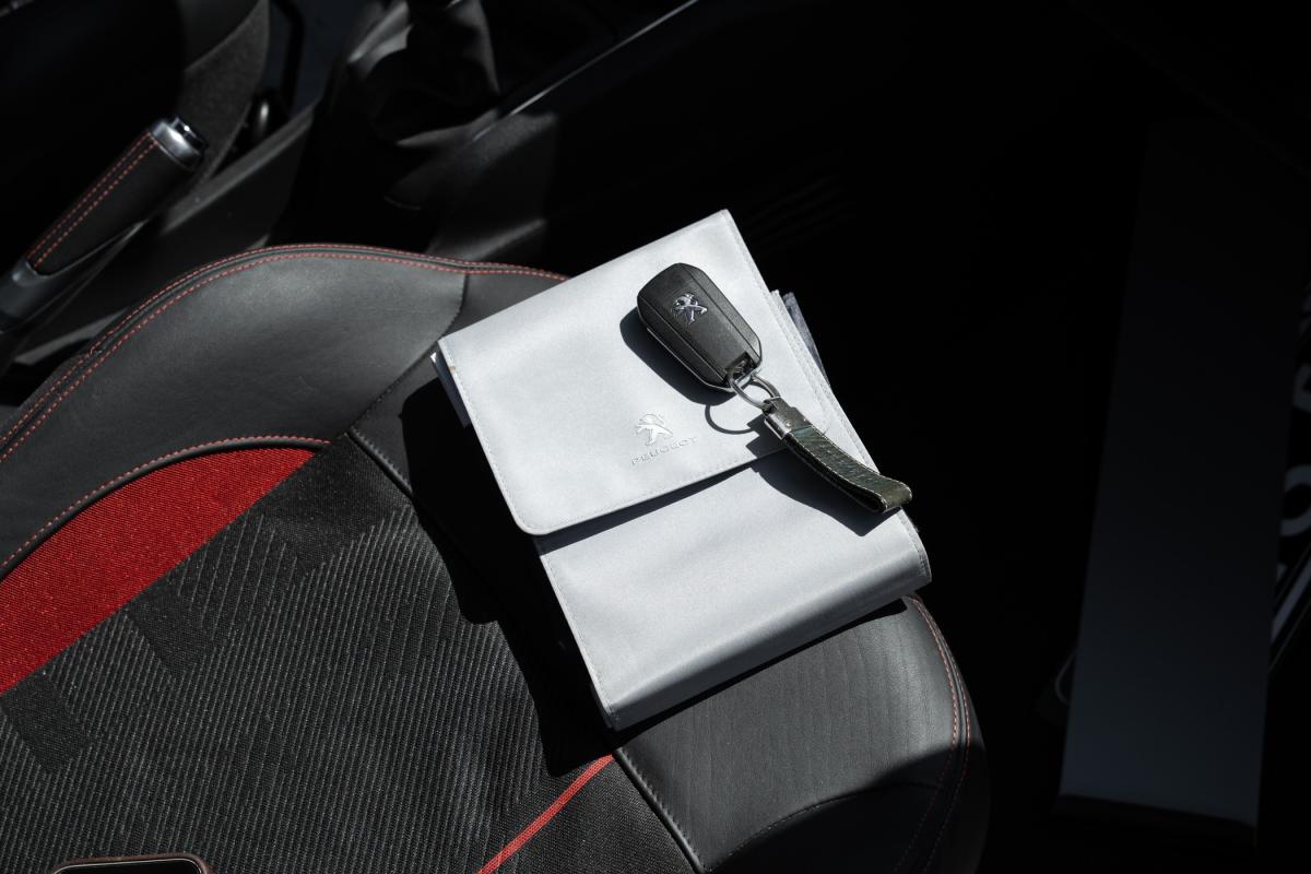 peugeot-208-2013-gasolina-1598cc