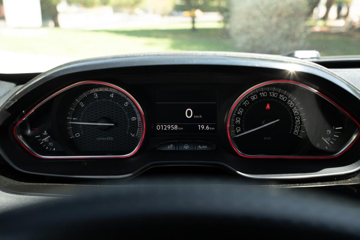 peugeot-208-2013-gasolina-1598cc