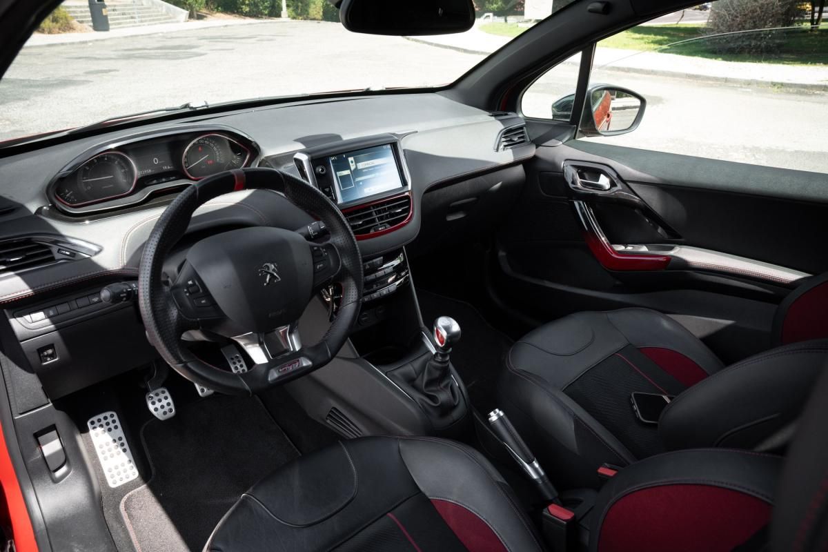 peugeot-208-2013-gasolina-1598cc