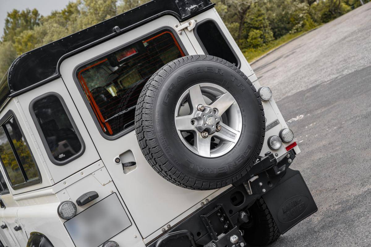 land-rover-defender-2009-diesel-2402cc
