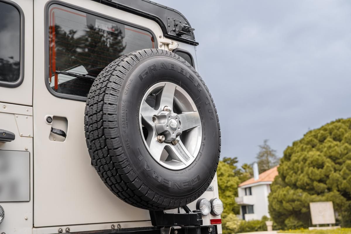 land-rover-defender-2009-diesel-2402cc