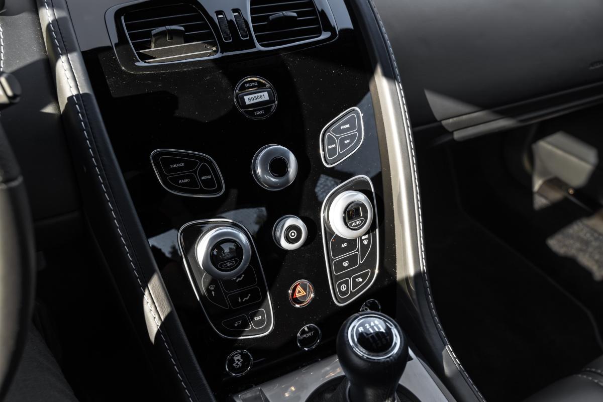 aston-martin-vantage-coupe-2018-gasolina-5935cc