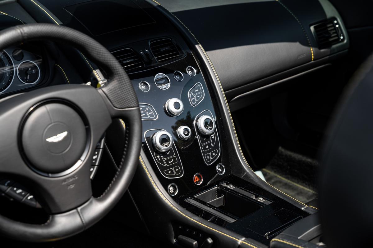 aston-martin-vantage-roadster-2015-gasolina-5935cc
