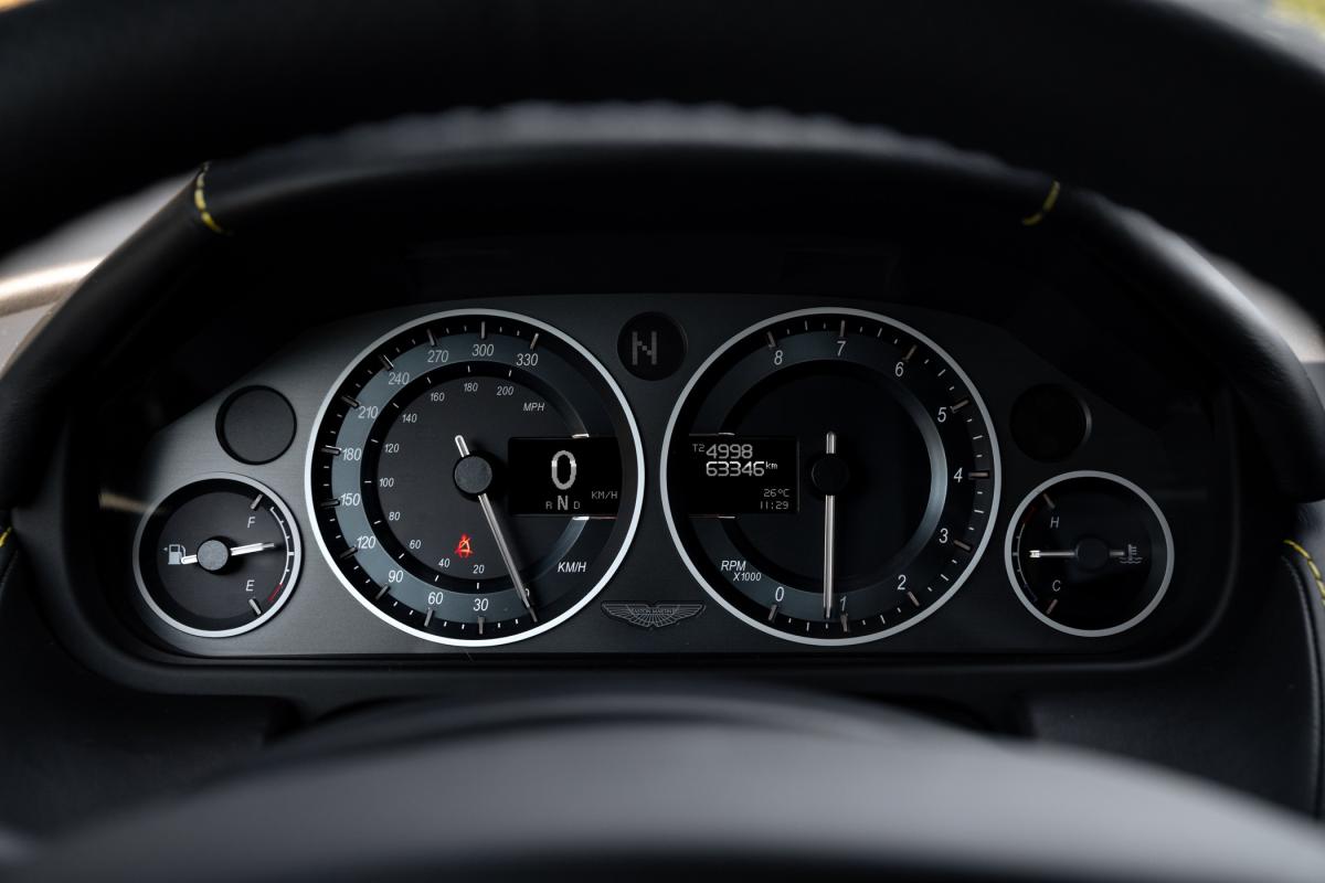 aston-martin-vantage-roadster-2015-gasolina-5935cc