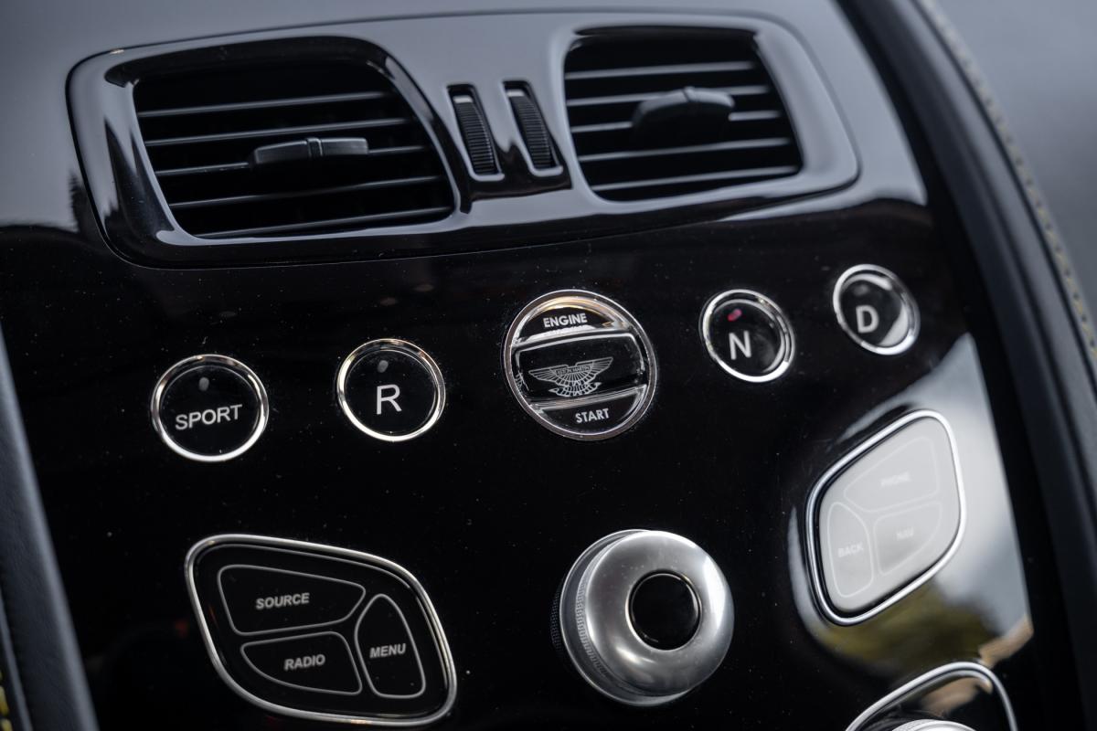 aston-martin-vantage-roadster-2015-gasolina-5935cc