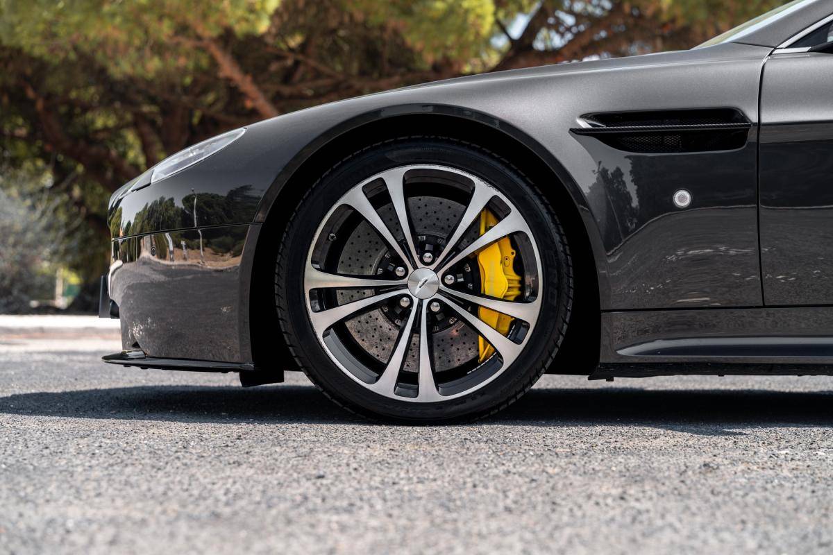 aston-martin-vantage-roadster-2015-gasolina-5935cc