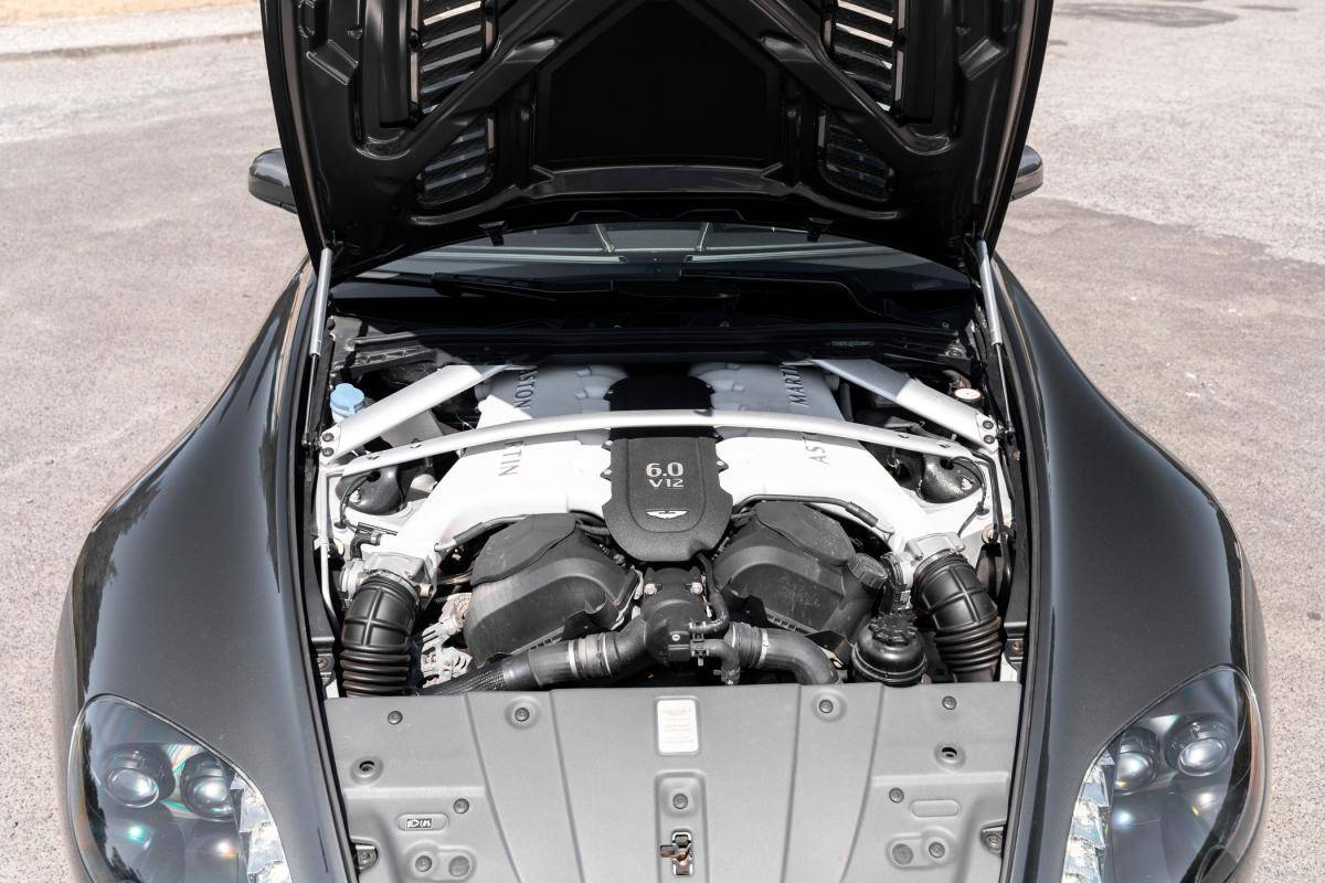 aston-martin-vantage-roadster-2015-gasolina-5935cc