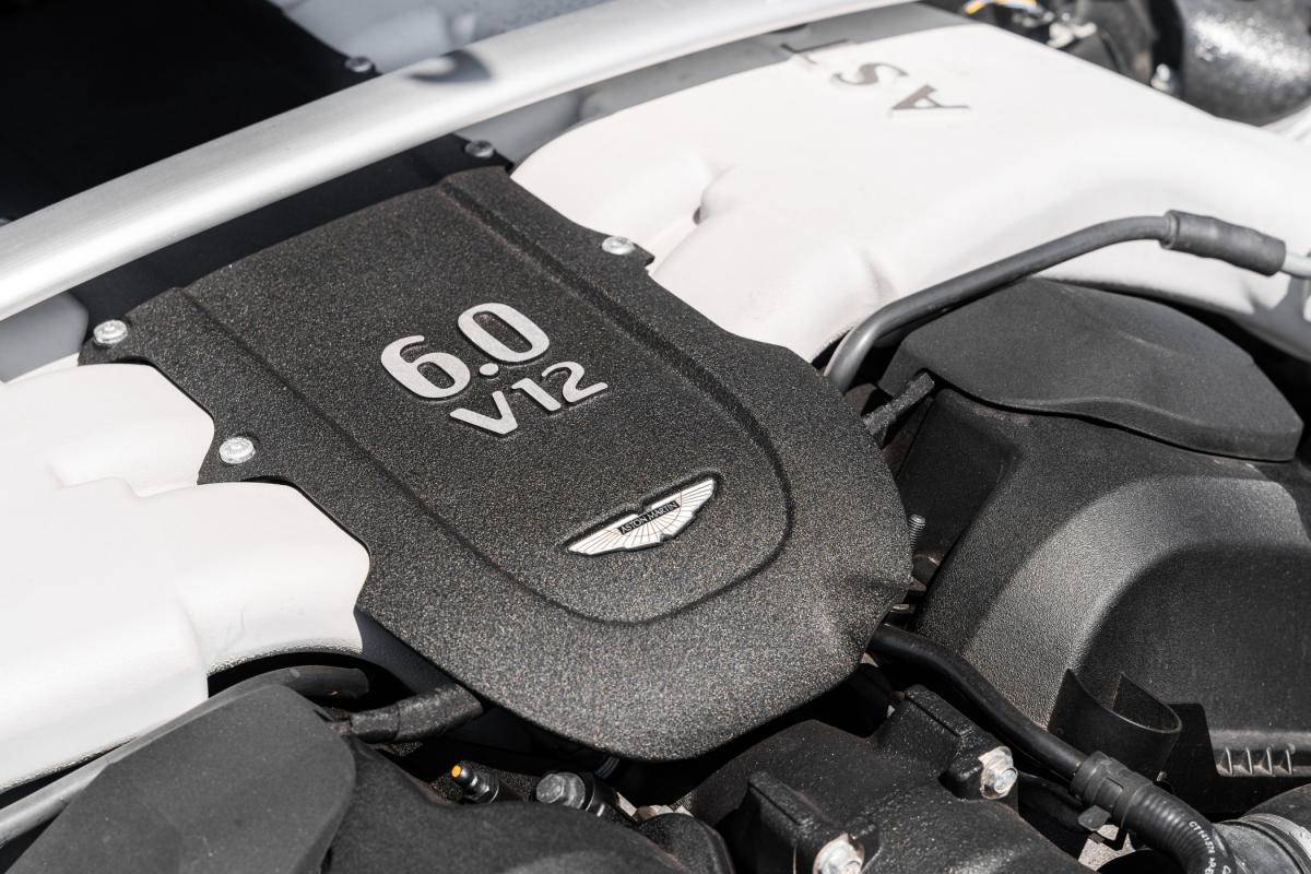 aston-martin-vantage-roadster-2015-gasolina-5935cc