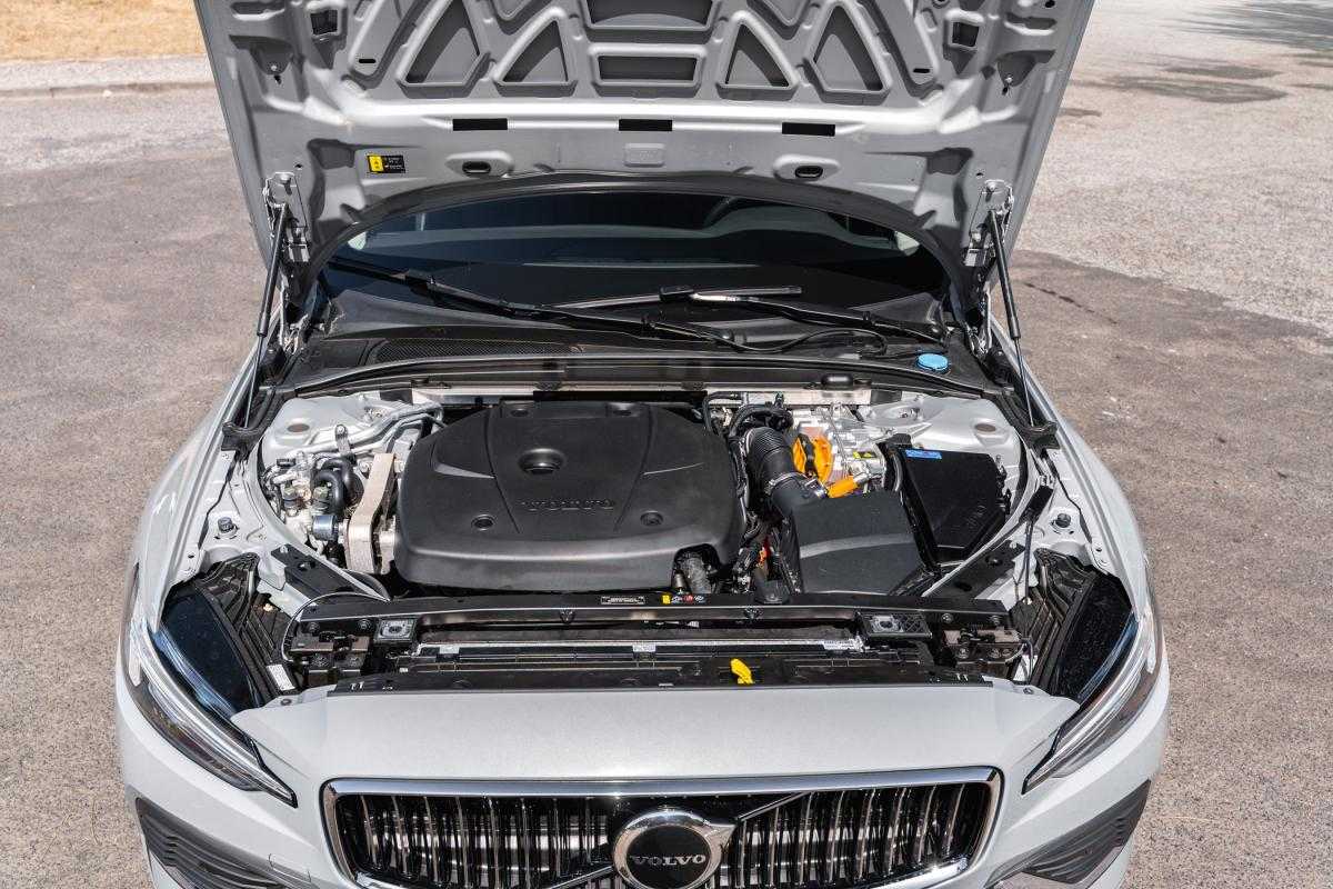 volvo-v60-2024-hibrido-a-gasolina-1969cc
