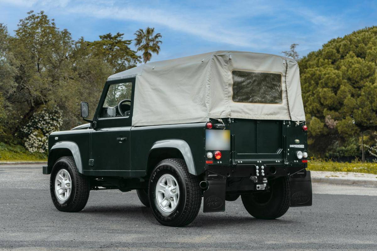 land-rover-defender-2010-diesel-2402cc