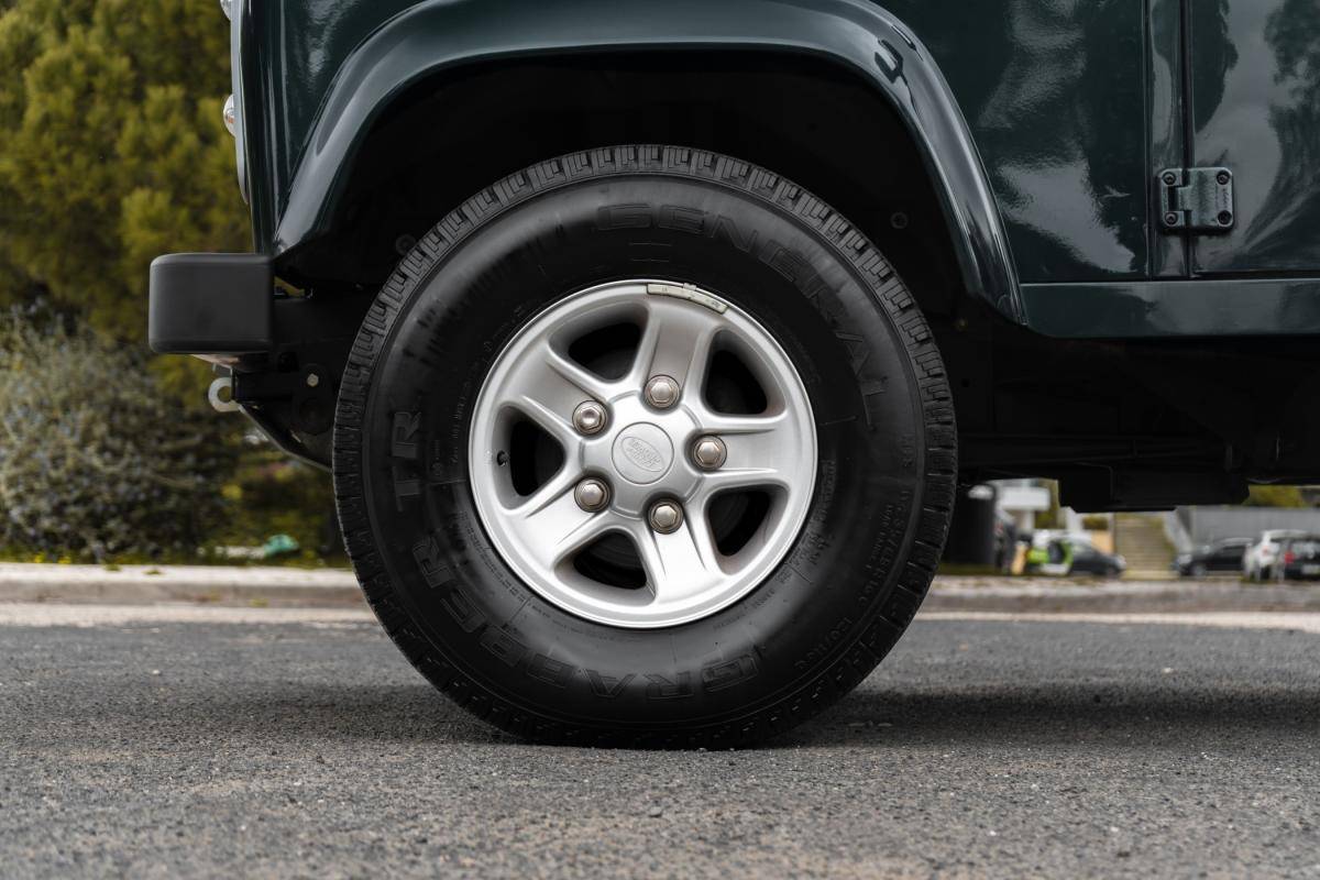 land-rover-defender-2010-diesel-2402cc