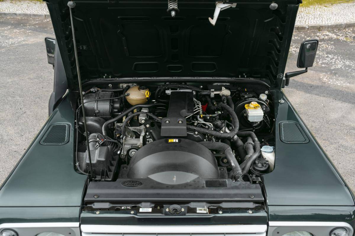 land-rover-defender-2010-diesel-2402cc