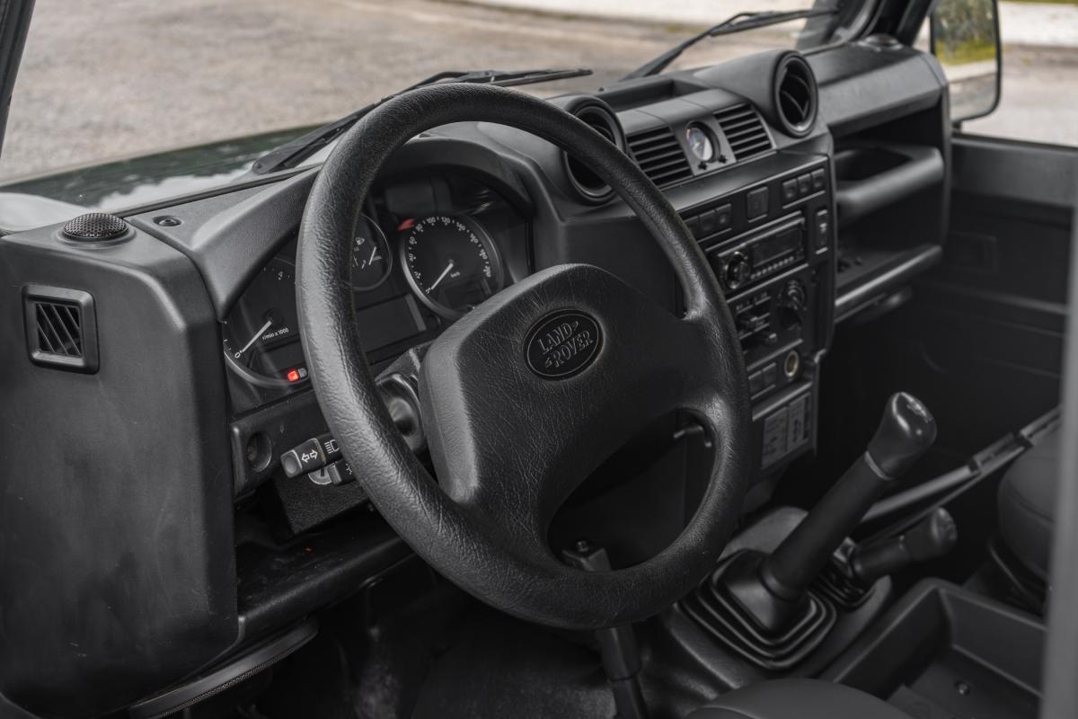 land-rover-defender-2010-diesel-2402cc