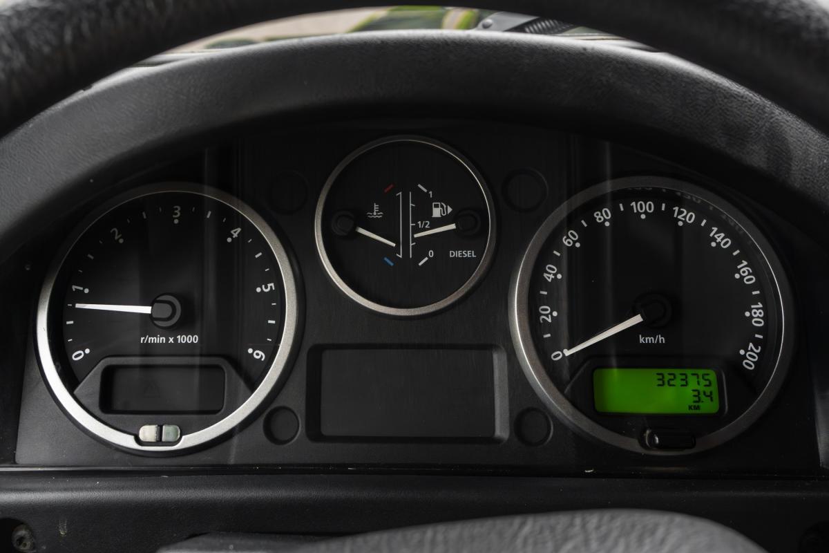 land-rover-defender-2010-diesel-2402cc
