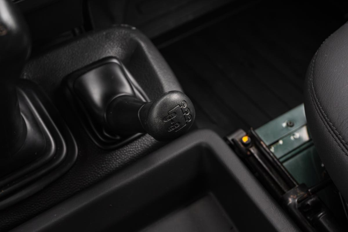 land-rover-defender-2010-diesel-2402cc