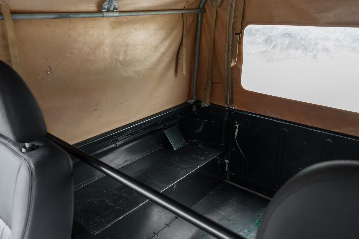land-rover-defender-2010-diesel-2402cc