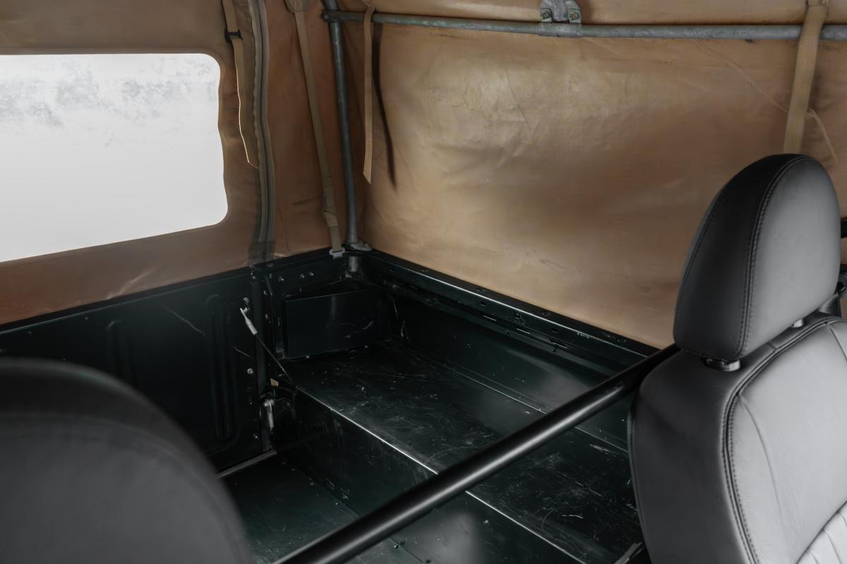 land-rover-defender-2010-diesel-2402cc