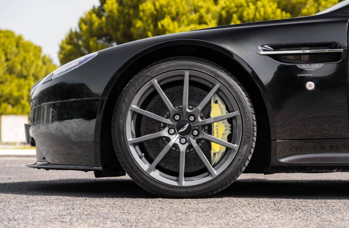 aston-martin-vantage-coupe-2016-gasolina-5935cc