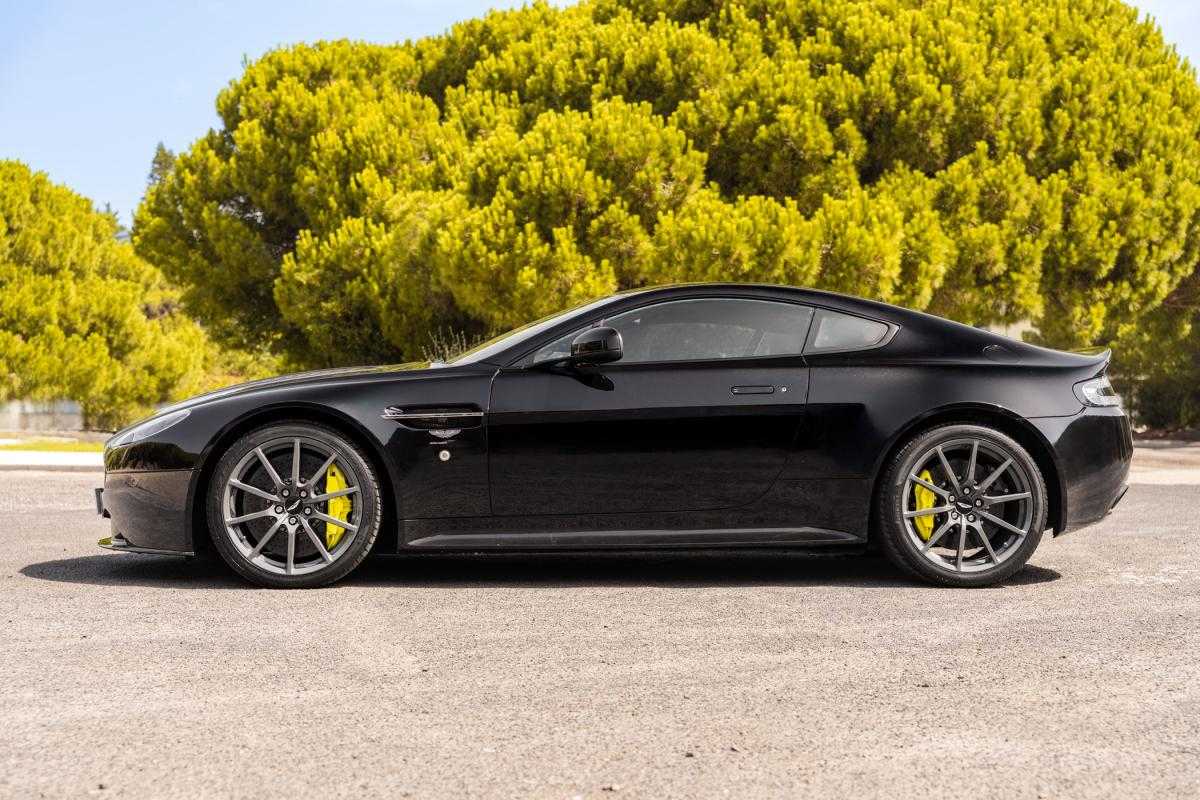 aston-martin-vantage-coupe-2016-gasolina-5935cc