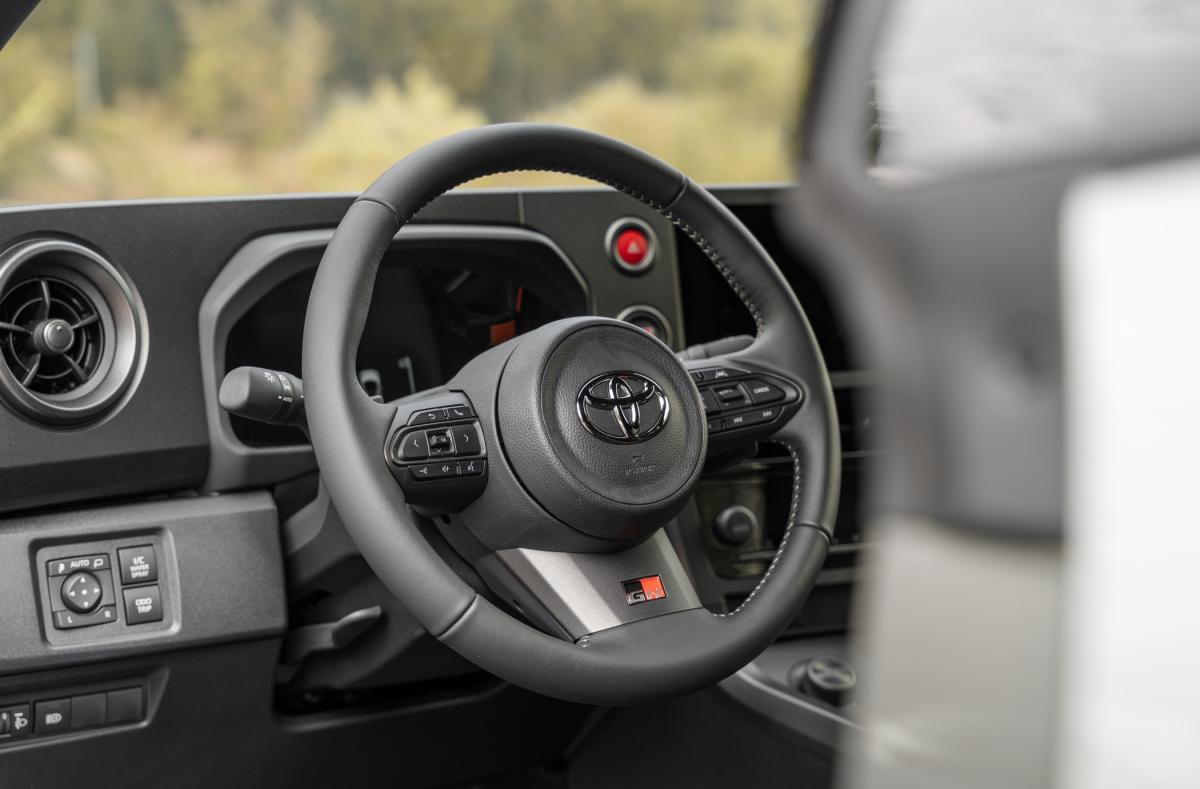 toyota-yaris-2024-gasolina-1618cc