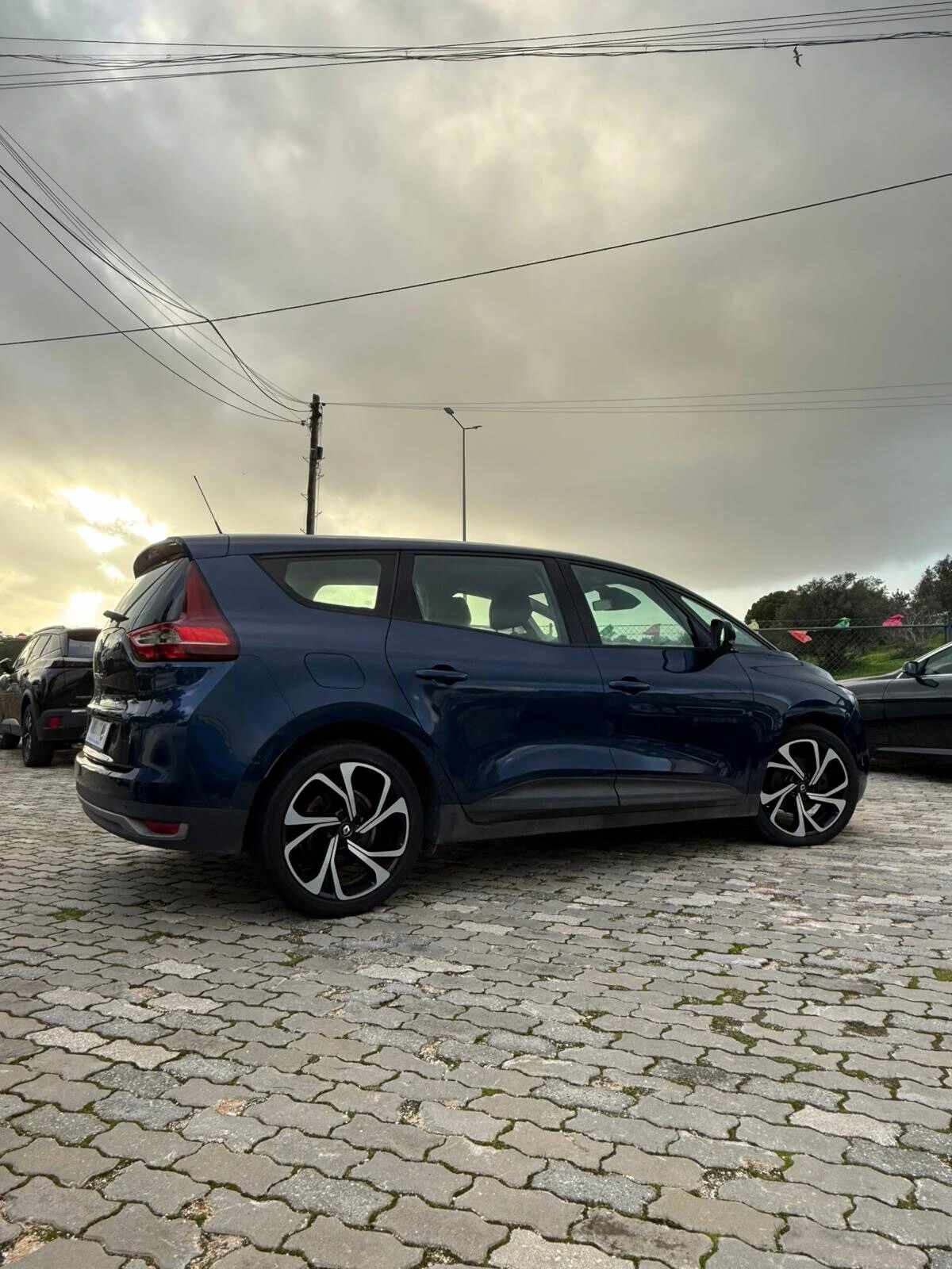 renault-scenic-2019-diesel-1800cc