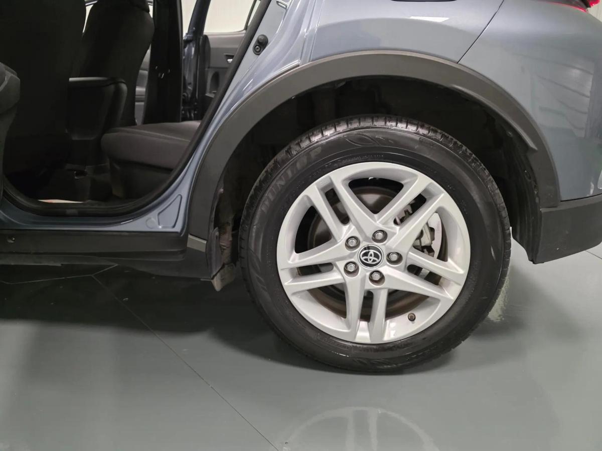 toyota-c-hr-2022-hibrido-a-gasolina-1798cc