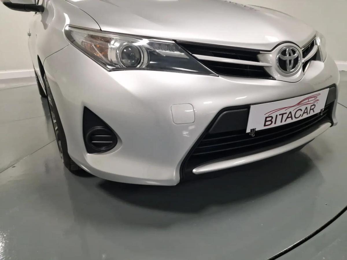 toyota-auris-touring-sports-2015-diesel-1364cc