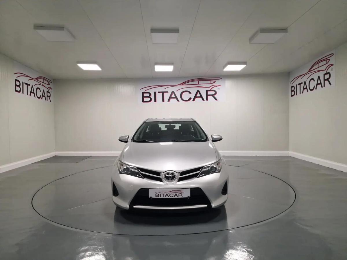 toyota-auris-touring-sports-2015-diesel-1364cc