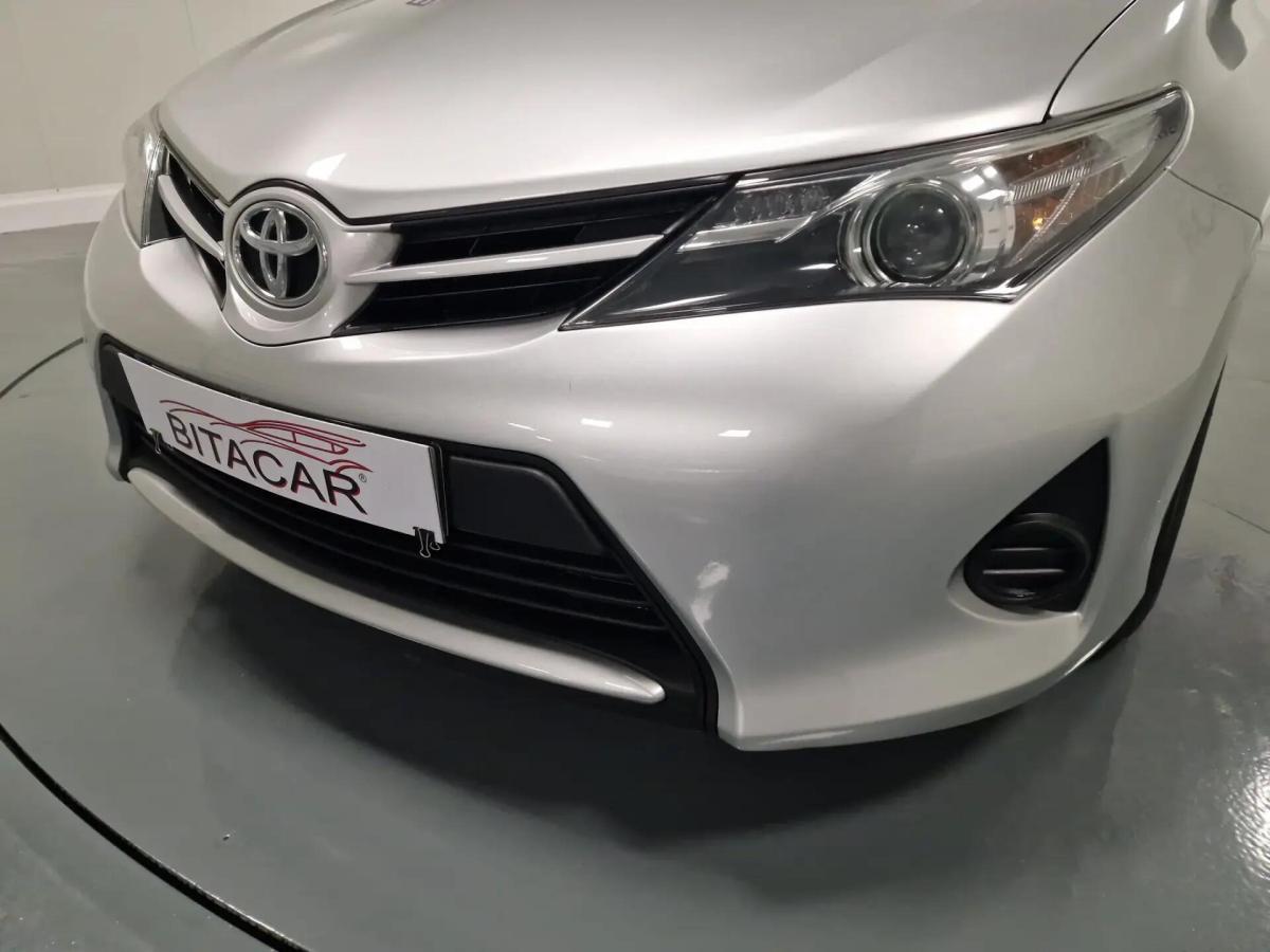 toyota-auris-touring-sports-2015-diesel-1364cc