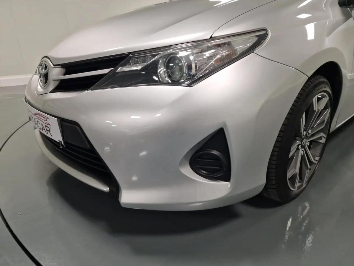 toyota-auris-touring-sports-2015-diesel-1364cc