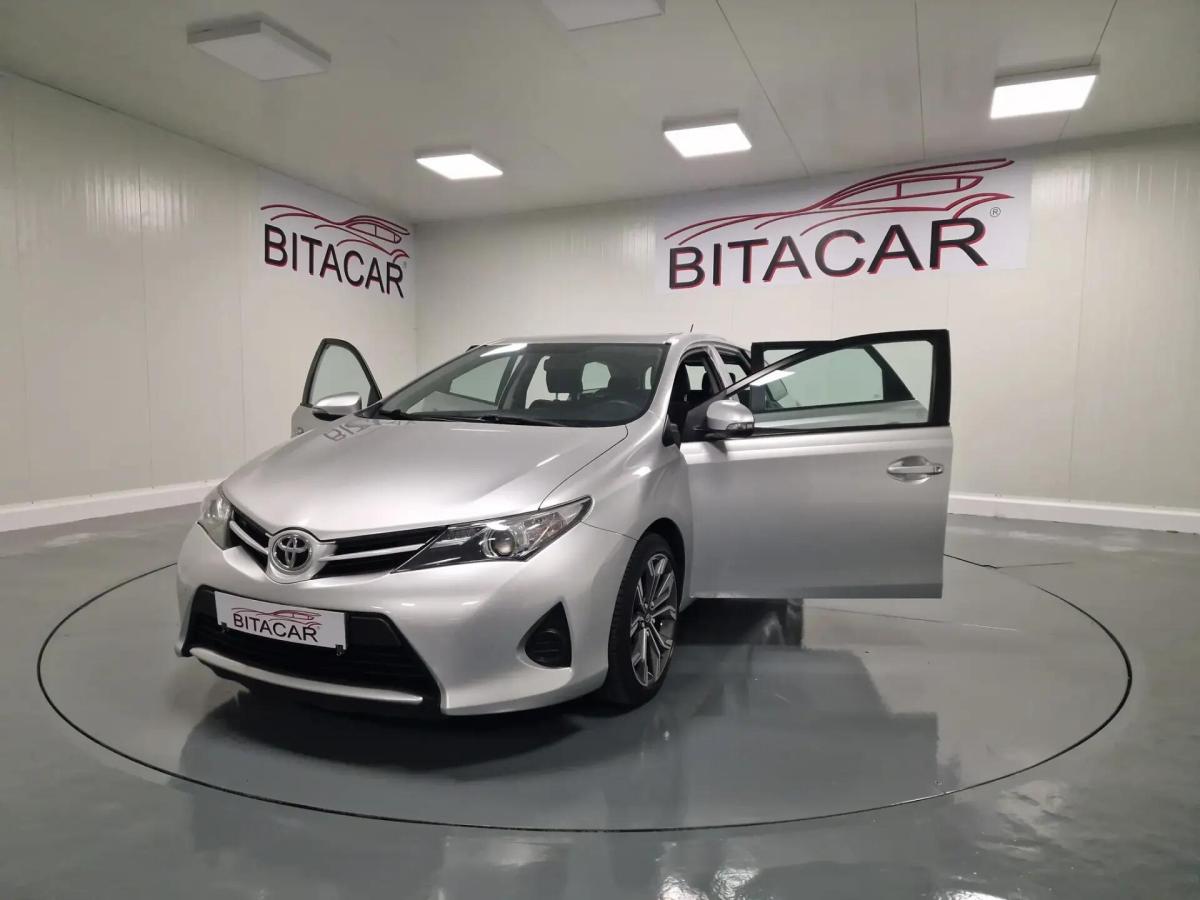toyota-auris-touring-sports-2015-diesel-1364cc
