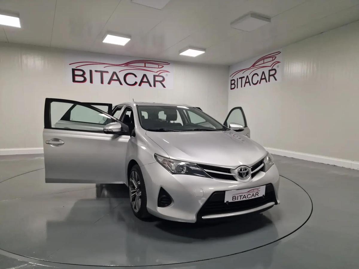 toyota-auris-touring-sports-2015-diesel-1364cc