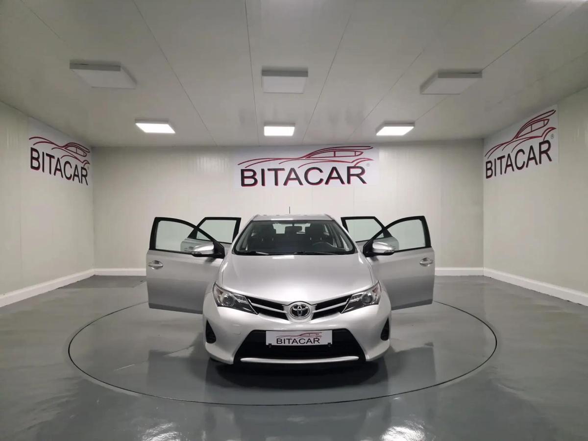 toyota-auris-touring-sports-2015-diesel-1364cc