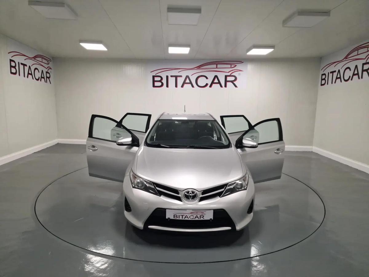 toyota-auris-touring-sports-2015-diesel-1364cc