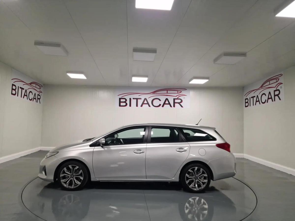 toyota-auris-touring-sports-2015-diesel-1364cc